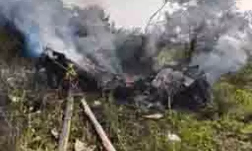 महाराष्ट्र: बड़ा हादसा, कोहरे में फंसने से हेलीकॉप्टर क्रैश