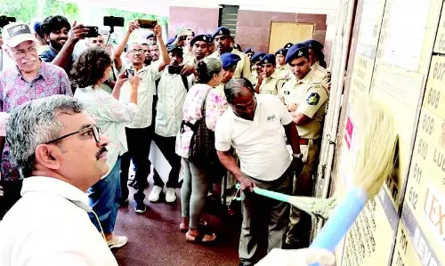 GOA: मुख्य नगर नियोजक को हटाने की मांग को लेकर सैकड़ों गोवावासी जुटे GOA: मुख्य नगर नियोजक को हटाने की मांग को लेकर सैकड़ों गोवावासी जुटे
