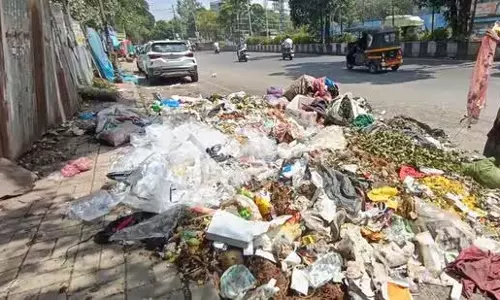 शहर में फिर से कूड़े का ढेर लगने से नागरिक नाराज शहर में फिर से कूड़े का ढेर लगने से नागरिक नाराज