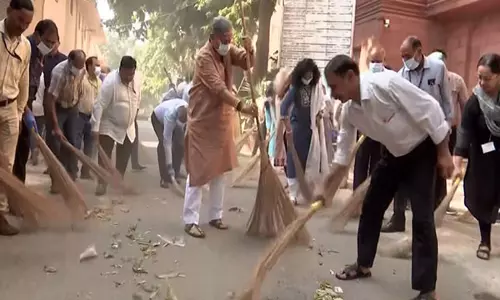 केंद्रीय मंत्री ने Gandhi Jayanti के अवसर पर स्वच्छता अभियान में भाग लिया