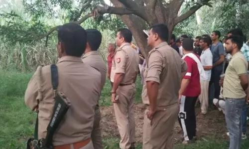 Muzaffarnagar: छात्र ने आम के पेड़ से लटक कर आत्महत्या की Muzaffarnagar: छात्र ने आम के पेड़ से लटक कर आत्महत्या की