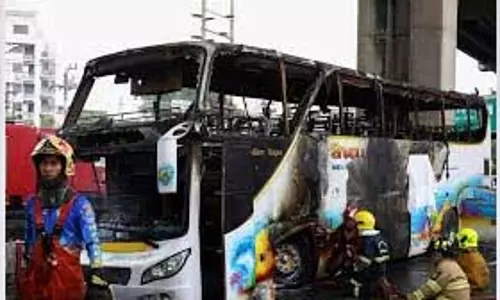 बैंकॉक में स्कूल बस में आग लगने से 25 लोगों के मरने की आशंका