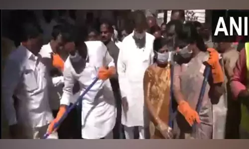 केंद्रीय मंत्री किशन रेड्डी ने Gandhi Jayanti पर स्वच्छता पखवाड़ा कार्यक्रम में हिस्सा लिया केंद्रीय मंत्री किशन रेड्डी ने Gandhi Jayanti पर स्वच्छता पखवाड़ा कार्यक्रम में हिस्सा लिया