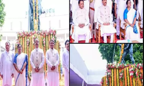 CM ने महात्मा गांधी की 155वीं जयंती पर उन्हें पुष्पांजलि अर्पित की