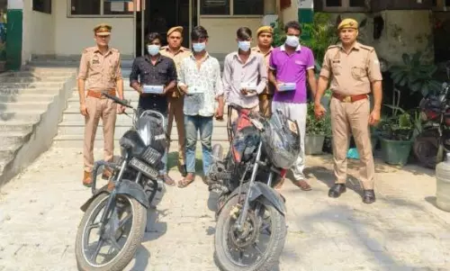 NCR Noida: पुलिस ने विशेष अभियान के तहत 33 शातिर बदमाशों को किया गिरफ्तार NCR Noida: पुलिस ने विशेष अभियान के तहत 33 शातिर बदमाशों को किया गिरफ्तार