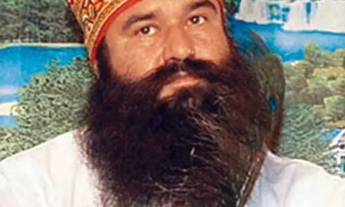 Haryana : डेरा सच्चा सौदा प्रमुख 20 दिन की पैरोल पर जेल से बाहर आए Haryana : डेरा सच्चा सौदा प्रमुख 20 दिन की पैरोल पर जेल से बाहर आए