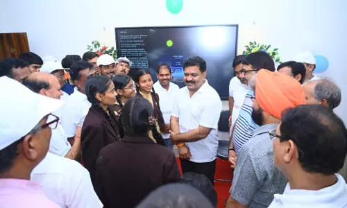 गृहमंत्री विजय शर्मा जिस स्कूल में पढ़े, अब उस स्कूल के बच्चों को मिली स्मॉर्ट क्लास की सुविधा