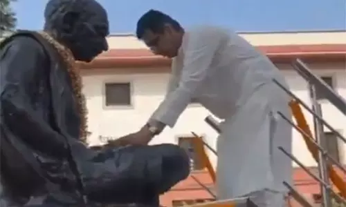 Chief Justice चंद्रचूड़ ने गांधी, शास्त्री को श्रद्धांजलि अर्पित की Chief Justice चंद्रचूड़ ने गांधी, शास्त्री को श्रद्धांजलि अर्पित की