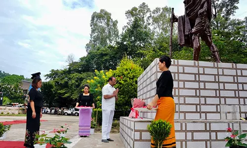 Mizoram के राज्यपाल ने महात्मा गांधी की 155वीं जयंती पर उन्हें पुष्पांजलि अर्पित की Mizoram के राज्यपाल ने महात्मा गांधी की 155वीं जयंती पर उन्हें पुष्पांजलि अर्पित की