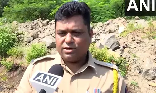 पुणे हेलीकॉप्टर दुर्घटना में 2 पायलट और 1 इंजीनियर की मौत, पुलिस ने कहा- DGCA मामले की जांच करेगा पुणे हेलीकॉप्टर दुर्घटना में 2 पायलट और 1 इंजीनियर की मौत, पुलिस ने कहा- DGCA मामले की जांच करेगा