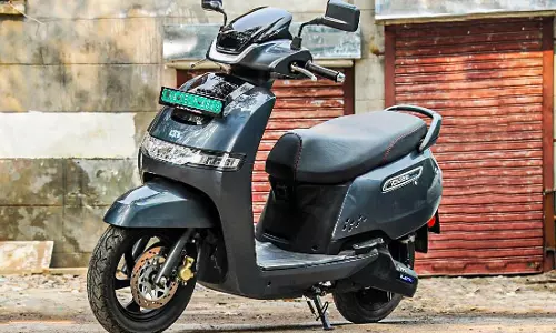 TVS iQube पर 20,000 रुपये का कैशबैक उपलब्ध