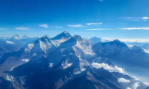 Mount Everest अपनी ऊंचाई से कहीं अधिक ऊंचा Mount Everest अपनी ऊंचाई से कहीं अधिक ऊंचा
