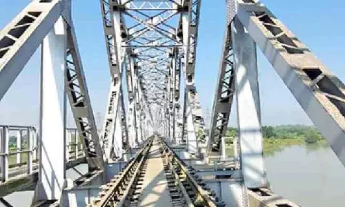 Murshidabad-Azimganj संपर्क मार्ग को बढ़ावा: रुका हुआ नसीपुर रेलवे पुल फिर से चालू हो गया Murshidabad-Azimganj संपर्क मार्ग को बढ़ावा: रुका हुआ नसीपुर रेलवे पुल फिर से चालू हो गया