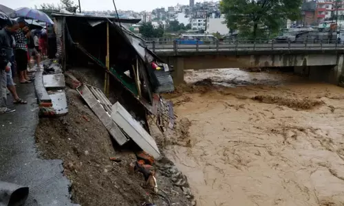 Nepal: मृतकों की संख्या 240 के पार, प्रधानमंत्री शर्मा ने कहा 4,000 से अधिक बचाए गए Nepal: मृतकों की संख्या 240 के पार, प्रधानमंत्री शर्मा ने कहा 4,000 से अधिक बचाए गए