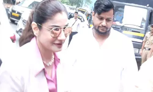 Hospital में गोविंदा से मिलने के बाद रवीना ने कहा- वह ठीक हो रहे हैं Hospital में गोविंदा से मिलने के बाद रवीना ने कहा- वह ठीक हो रहे हैं