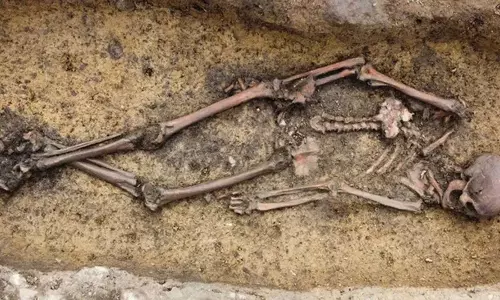 Denmark में वाइकिंग युग की 50 कब्रें मिलीं Denmark में वाइकिंग युग की 50 कब्रें मिलीं