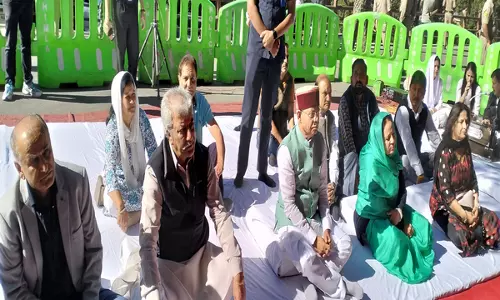 राज्यपाल शिव प्रताप शुक्ला ने महात्मा गांधी और Lal Bahadur Shastri को श्रद्धांजलि दी
