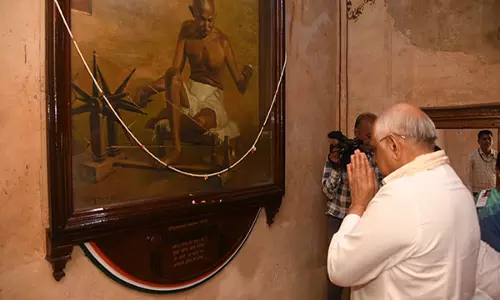 CM Patel ने कीर्ति मंदिर में महात्मा गांधी को पुष्पांजलि अर्पित की