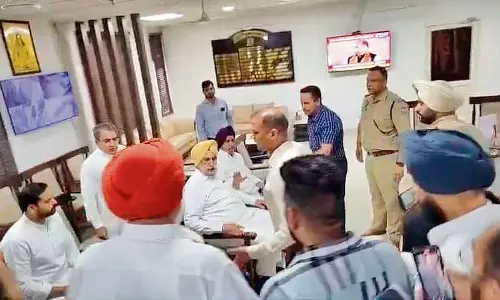 सांसद रंधावा ने DC के खिलाफ विशेषाधिकार हनन प्रस्ताव पेश किया