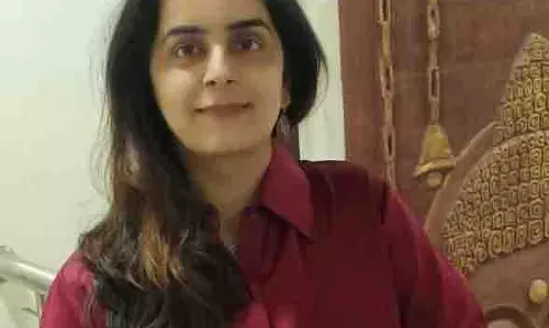शक्ति की भक्ति का पर्व नवरात्रि, Dandiya कर माँ को प्रसन्न करते