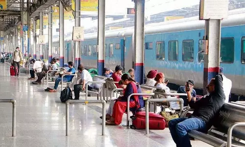 चार ट्रेनें रद्द, कई को Amritsar में ही रोका गया चार ट्रेनें रद्द, कई को Amritsar में ही रोका गया
