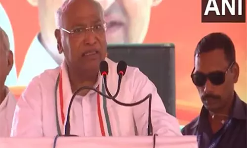 खड़गे ने हरियाणा रैली के दौरान BJP पर लोगों के कल्याण के साथ धोखा करने का आरोप लगाया