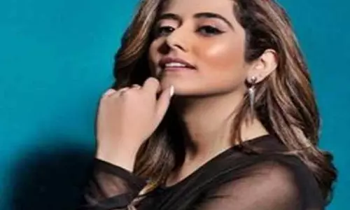 Jonita Gandhi ने कला में अतिसूक्ष्मवाद पर अपनी राय साझा की Jonita Gandhi ने कला में अतिसूक्ष्मवाद पर अपनी राय साझा की
