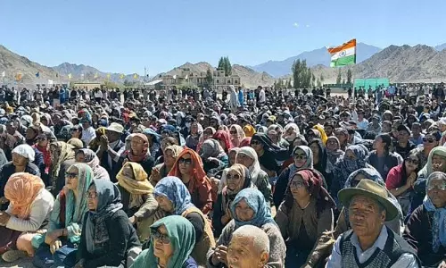 वांगचुक व अन्य की हिरासत के खिलाफ Ladakh में बंद