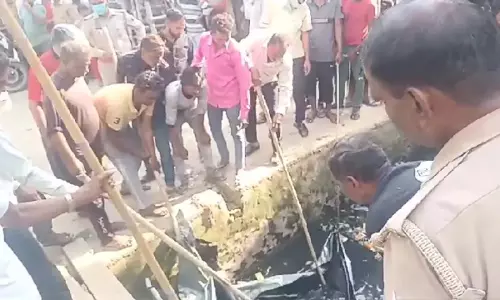 CRIME: गायब युवक की तीन दिन बाद नाले में मिली लाश, फैली सनसनी CRIME: गायब युवक की तीन दिन बाद नाले में मिली लाश, फैली सनसनी