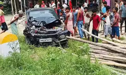 CRIME BREAKING: ऑटो-कार के बीच भीषण टक्कर, तीन की मौत, चार घायल