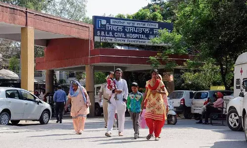 Jalandhar: मौसम में बदलाव के कारण वायरल बुखार, डेंगू के मामले बढ़े Jalandhar: मौसम में बदलाव के कारण वायरल बुखार, डेंगू के मामले बढ़े