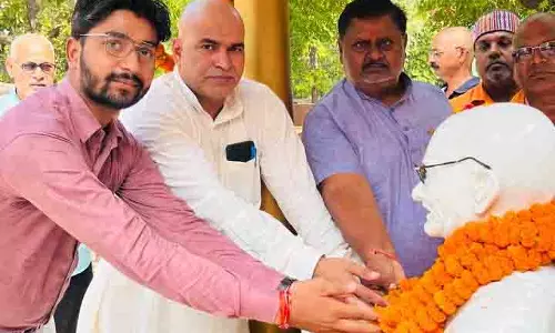 Kushinagar: पीढ़ियों तक प्रणेता के रूप में प्रासंगिक रहेंगे गाँधी Kushinagar: पीढ़ियों तक प्रणेता के रूप में प्रासंगिक रहेंगे गाँधी