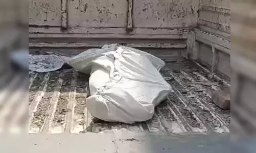 CRIME NEWS: प्रॉपर्टी के लिए कर दी पत्नी की बेरहमी से हत्या, फैली सनसनी CRIME NEWS: प्रॉपर्टी के लिए कर दी पत्नी की बेरहमी से हत्या, फैली सनसनी