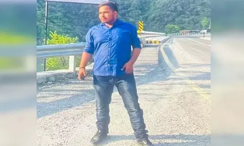 CRIME: डिलीवरी बॉय की हत्या करने वाले मुख्य आरोपी ने कोर्ट में किया सरेंडर CRIME: डिलीवरी बॉय की हत्या करने वाले मुख्य आरोपी ने कोर्ट में किया सरेंडर