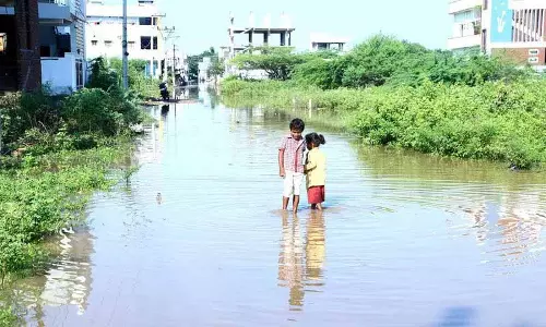 Sangareddy में भारी बारिश, कई निचले इलाके जलमग्न Sangareddy में भारी बारिश, कई निचले इलाके जलमग्न