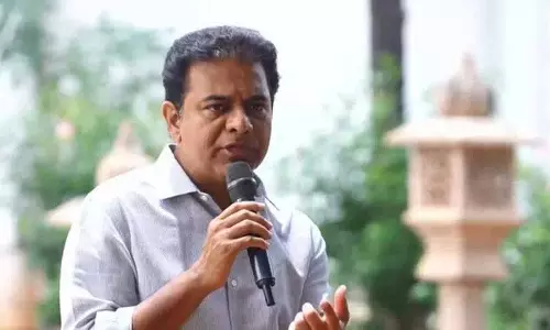 KTR ने पोंगुलेटी पर छापेमारी के बाद ED की चुप्पी पर सवाल उठाए KTR ने पोंगुलेटी पर छापेमारी के बाद ED की चुप्पी पर सवाल उठाए