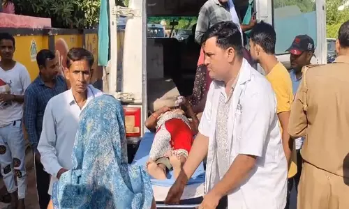UP: फिरोजाबाद में अंतिम संस्कार के दौरान दीवार गिरने से 14 महिलाएं घायल