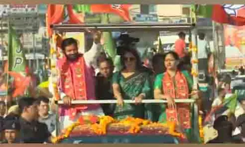 हरियाणा के मुख्यमंत्री नायब सिंह सैनी ने Ladwa में रोड शो किया, हेमा मालिनी भी शामिल हुईं हरियाणा के मुख्यमंत्री नायब सिंह सैनी ने Ladwa में रोड शो किया, हेमा मालिनी भी शामिल हुईं