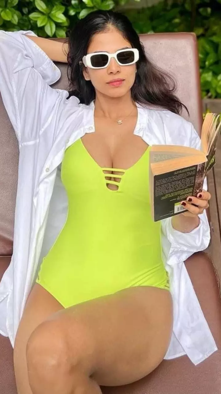 मालविका मोहनन का हॉट लुक