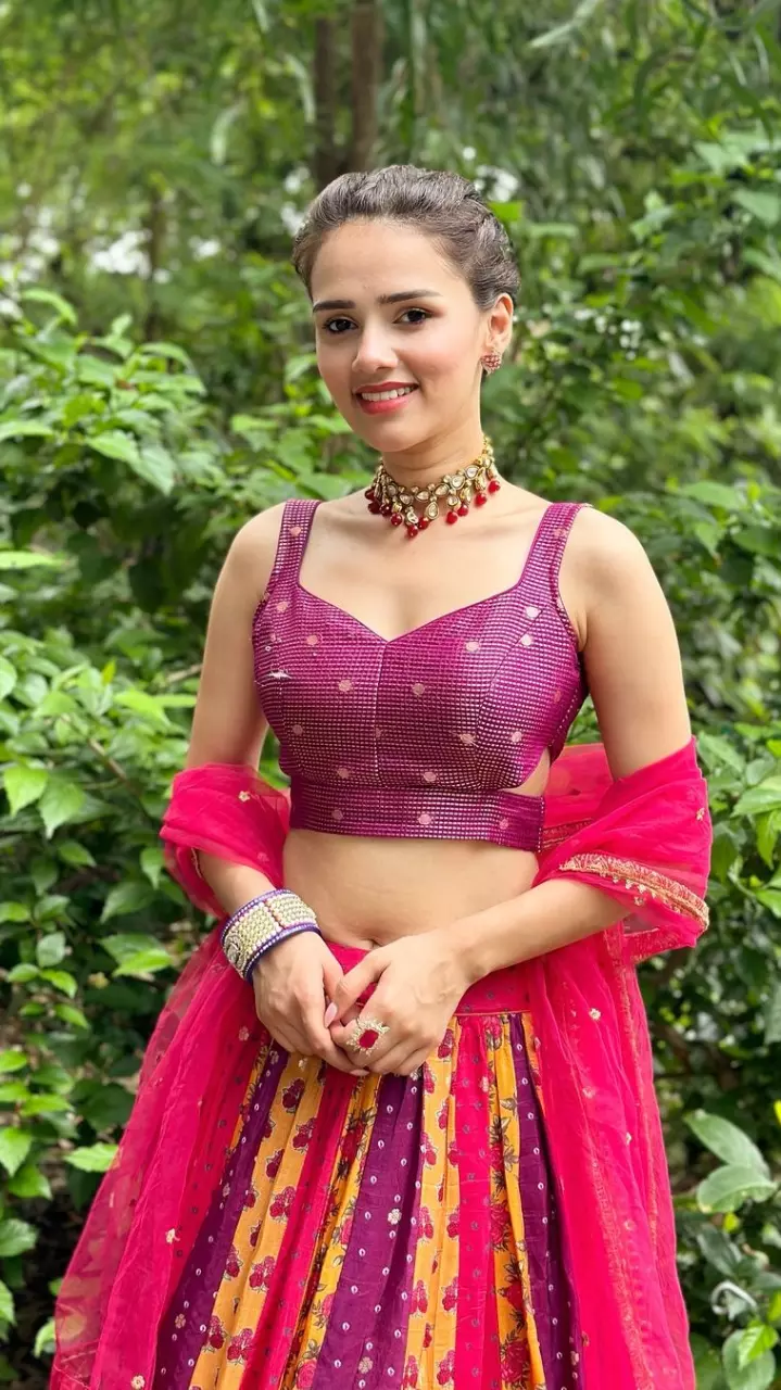 निशि सक्सेना ने बढ़ाया इंटरनेट का पारा