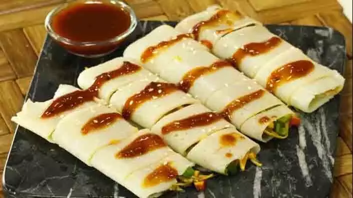 Stuffed Rice Rolls Recipe: वीकेंड पर कुछ अलग ट्राई करें