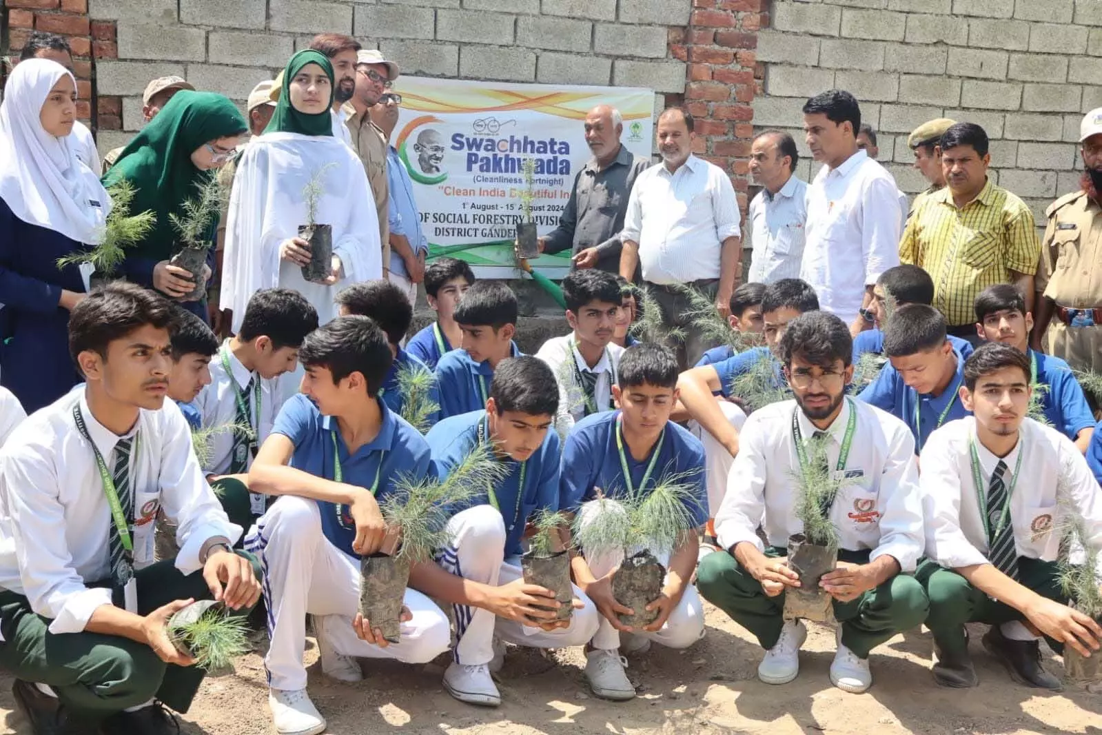 CUK, MC Ganderbal ने बड़े पैमाने पर सफाई अभियान का आयोजन किया