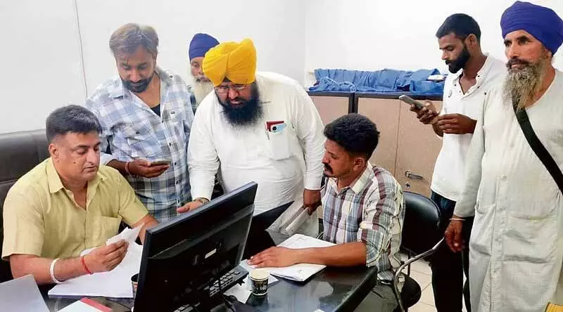 Punjab: प्रतिष्ठा का सवाल, प्रत्याशियों ने खर्च के नियमों की धज्जियां उड़ाईं