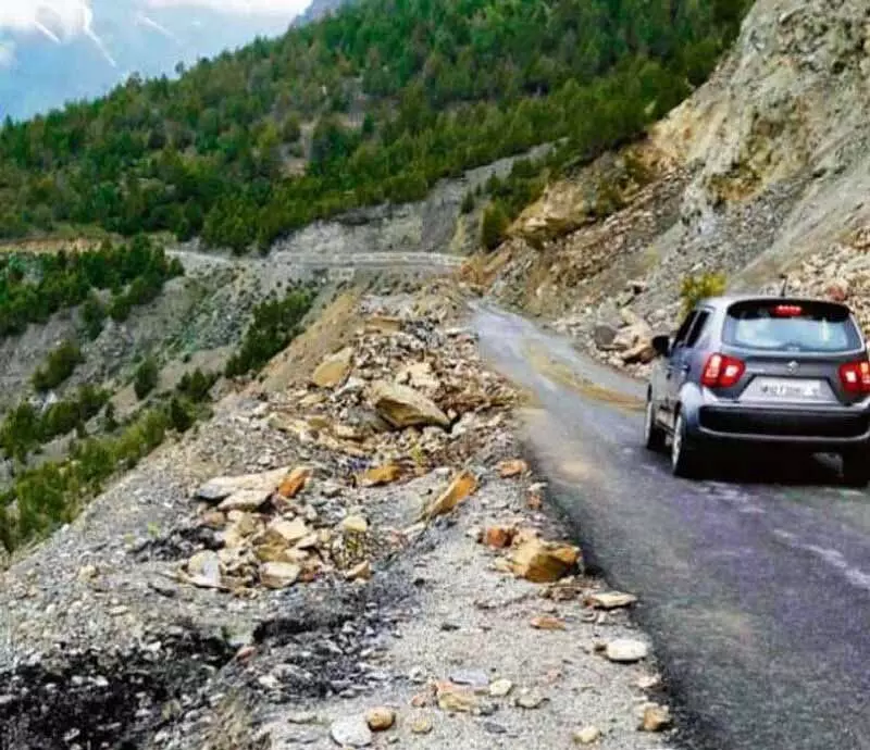 भूस्खलन के बाद Manali-Leh मार्ग यातायात के लिए पुनः खोला गया