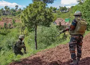 J-K : आतंकवादियों और सुरक्षा बलों के बीच मुठभेड़ हुई