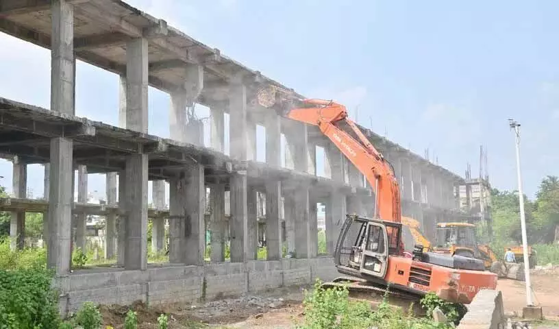 Mancherial: एकीकृत सब्जी, मांस बाजार के ध्वस्त होने से भौंहें तन गईं