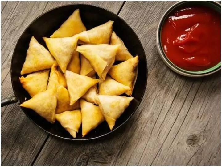 Cocktail samosa से करे घर आये मेहमान का स्वागत