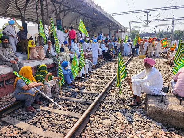 Punjab: किसानों के रेल रोको प्रदर्शन के दौरान फिरोजपुर में 17 ट्रेनें देरी से चलीं