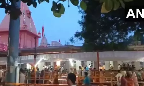 नवरात्रि आज से, सुबह से दुर्गा मंदिरों में उमड़ी भीड़