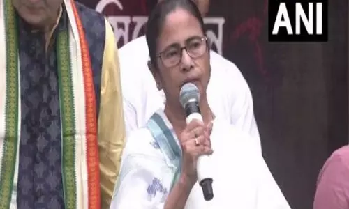 Mamata Banerjee ने दुर्गा पूजा समारोह का उद्घाटन किया